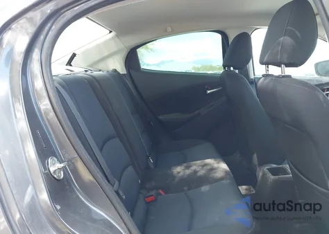 2017 Toyota Yaris Ia z USA, uszkodzony, nr VIN 3MYDLBYV7HY152591